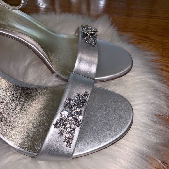 NWOT Naturalizer Women's KINSLEY 3 Pump Sandals Silver size 9 W - Picture 7 of 15